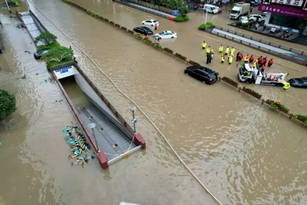 Lũ lụt ở Phúc Châu sau khi cơn bão Doksuri đổ bộ và mang theo mưa lớn, ở tỉnh Phúc Kiến, Trung Quốc, hôm 29/07/2023. (Ảnh: CNS Photo qua Reuters)