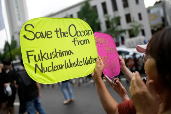 Người dân Nam Hàn biểu tình phản đối kế hoạch của Nhật Bản xả nước thải hạt nhân đã qua xử lý ra biển