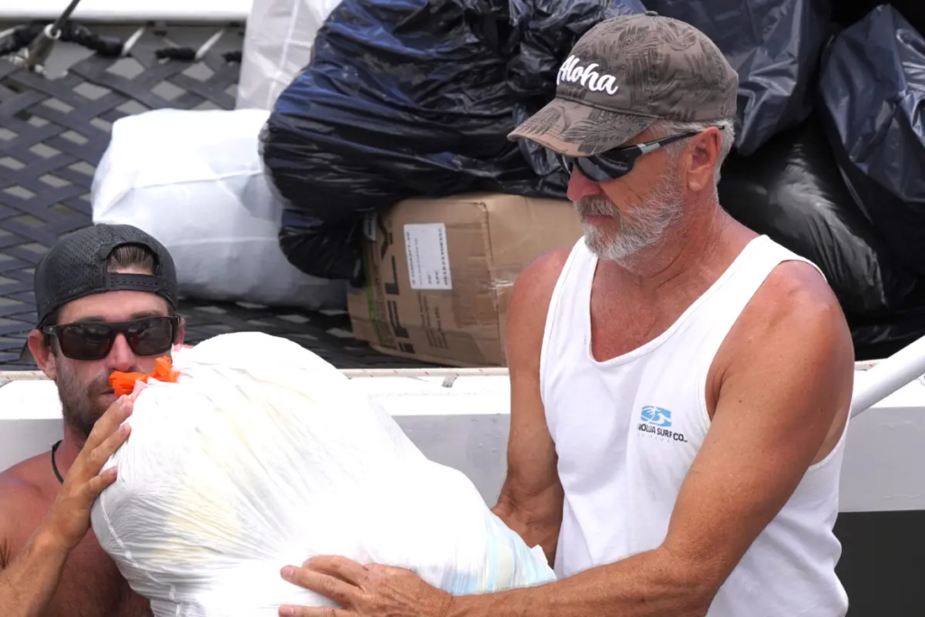 Đội tàu tình nguyện sẵn sàng phân phối đồ tiếp tế thiết yếu cho các nạn nhân của vụ cháy rừng Maui