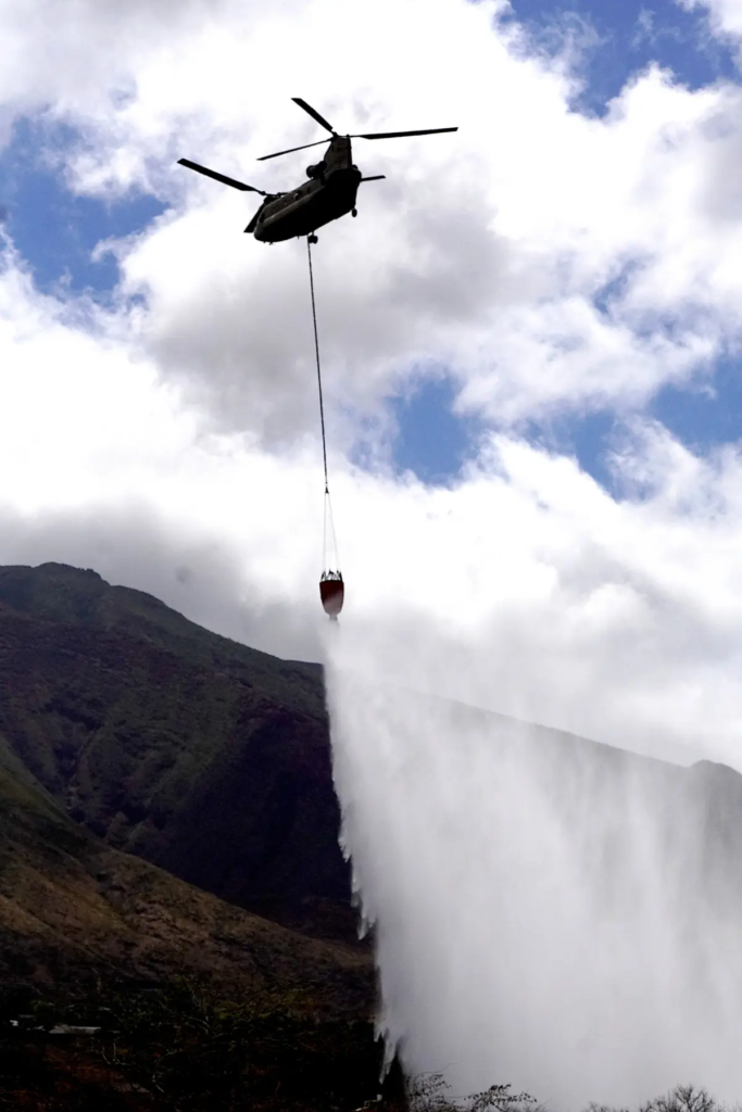 Đường chính đến thị trấn Lahaina của Tây Maui thông thoáng trở lại khi cộng đồng đang phục hồi sau trận cháy rừng