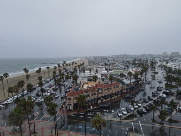 Cảnh nhìn từ trên không của Newport Beach, California, trong cơn bão nhiệt đới Hilary, hôm 20/08/2023. (Ảnh: Hau Nguyen/The Epoch Times)