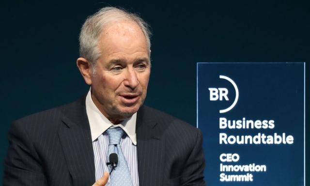 Ông Steve Schwarzman, Giám đốc điều hành của tập đoàn Blackstone, tham gia một cuộc thảo luận Bàn tròn Kinh doanh tại Hoa Thịnh Đốn, hôm 06/12/2018. (Ảnh: Mark Wilson/Getty Images)