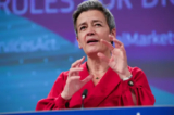 Bà Margrethe Vestager, Ủy viên  u Châu về Một Châu  u Phù hợp với Thời đại Kỹ thuật số, diễn thuyết tại một cuộc họp báo về Đạo luật Dịch vụ Kỹ thuật số và Thị trường Kỹ thuật số tại trụ sở Ủy ban  u Châu ở Brussels, Bỉ vào ngày 15/12/2020. (Ảnh: Olivier Matthys/Pool/Ảnh tư liệu của Reuters)