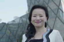 Ký giả người Úc Thành Lôi (Cheng Lei) ở Bắc Kinh, Trung Quốc, trong bức ảnh được chụp từ đoạn video không ghi ngày tháng. (Ảnh: Australia Global Alumni-Bộ Ngoại giao và Thương mại Úc/Phát hành qua Reuters)