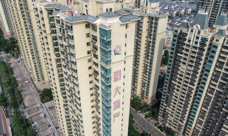 Một khu phức hợp nhà ở do nhà phát triển bất động sản Trung Quốc Evergrande xây dựng ở Hoài An, tỉnh Giang Tô, Trung Quốc, hôm 17/09/2021. (Ảnh: STR/China Out/AFP qua Getty Images)