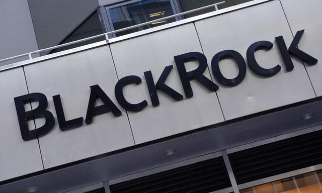 Logo BlackRock bên ngoài trụ sở chính của hãng ở quận Manhattan của thành phố New York vào ngày 25/05/2021. (Ảnh: Carlo Allegri/Reuters)