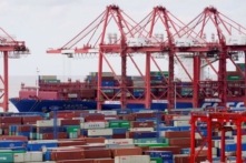 Các container tại Cảng nước sâu Dương Sơn ở Thượng Hải vào ngày 19/10/2020. (Ảnh: Aly Song/Reuters)