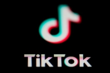 Biểu tượng của ứng dụng chia sẻ video TikTok trên một chiếc điện thoại thông minh hôm 28/02/2023. (Ảnh: Matt Slocum/AP Photo)