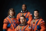 Phi hành đoàn của Artemis II: Các phi hành gia Christina Koch (Trái) của NASA, ông Reid Wiseman, ông Victor Glover, và Nhà du hành vũ trụ Jeremy Hansen của Cơ quan Vũ trụ Canada tại Trung tâm Vũ trụ Johnson ở Houston hôm 29/03/2023. (Ảnh: Josh Valcarcel, đăng dưới sự cho phép của NASA)