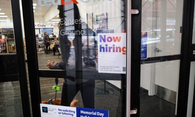 Hoa Kỳ: Báo cáo việc làm gây lo ngại về việc số lượng công việc toàn thời gian giảm, chính phủ mở rộng