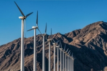 Một trang trại phong năng bên ngoài Palm Springs, California, vào ngày 26/05/2018. (Ảnh: John Fredricks/The Epoch Times)