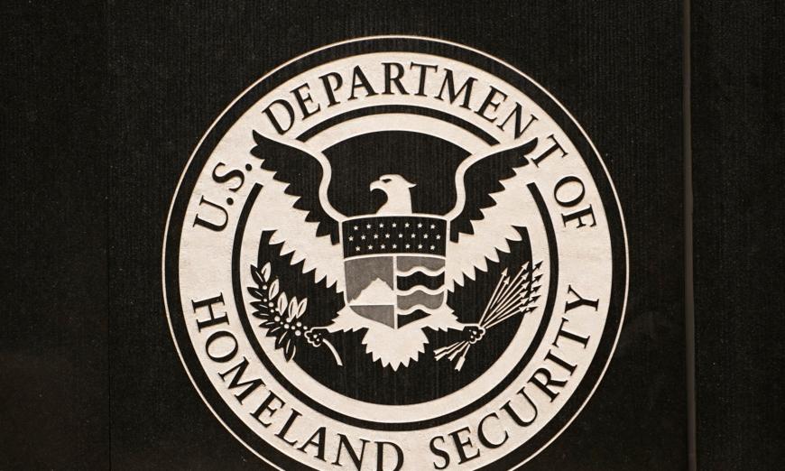 Biển hiệu Bộ An ninh Nội địa tại tòa nhà Cơ quan Thực thi Di trú và Hải quan Hoa Kỳ ở Hoa Thịnh Đốn hôm 28/06/2023. (Ảnh: Madalina Vasiliu/The Epoch Times)