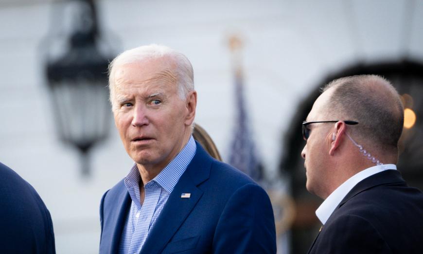 Các thành viên Ủy ban Vũ khí hóa tham gia vụ kiện phản đối sự kiểm duyệt của chính phủ TT Biden