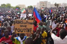 Người dân Niger tham gia cuộc tuần hành do những người ủng hộ thủ lĩnh cuộc đảo chính, Tướng Abdourahmane Tchiani, kêu gọi ở Niamey, Niger, hôm 30/07/2023. (Ảnh: The Canadian Press/AP-Sam Mednick)
