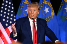 Cựu Tổng thống kiêm ứng cử viên tổng thống triển vọng thuộc Đảng Cộng Hòa năm 2024 Donald Trump trình bày tại một sự kiện tuyển dụng tình nguyện viên của Đảng Cộng Hòa tại Fervent, một nhà nguyện Chapel, ở Las Vegas, Nevada, hôm 08/07/2023. (Ảnh: Patrick T. Fallon/AFP qua Getty Images)