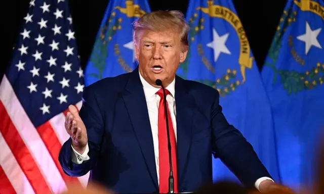 Cựu Tổng thống kiêm ứng cử viên tổng thống triển vọng thuộc Đảng Cộng Hòa năm 2024 Donald Trump trình bày tại một sự kiện tuyển dụng tình nguyện viên của Đảng Cộng Hòa tại Fervent, một nhà nguyện Chapel, ở Las Vegas, Nevada, hôm 08/07/2023. (Ảnh: Patrick T. Fallon/AFP qua Getty Images)