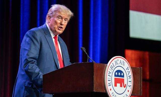 Cựu tổng thống Donald Trump trình bày tại Tiệc tối Lincoln của Đảng Cộng Hòa Iowa năm 2023 ở Des Moines, Iowa, hôm 28/07/2023. (Ảnh: Sergio Flore/AFP qua Getty Images)