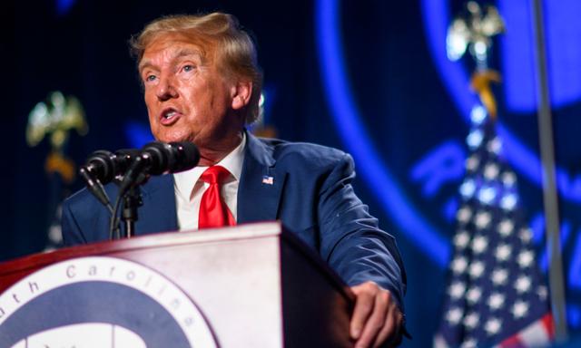 Cựu Tổng thống Donald Trump diễn thuyết với tư cách là diễn giả chính tại Tiệc tối Voi bạc Thường niên lần thứ 56 do Đảng Cộng Hòa South Carolina tổ chức ở Columbia, South Carolina, hôm 05/08/2023. (Ảnh: Melissa Sue Gerrits/Getty Images)
