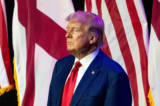 Cựu Tổng thống và là ứng cử viên tổng thống đầy triển vọng vào năm 2024 Donald Trump diễn thuyết trong tiệc tối mùa hè của Đảng Cộng Hòa Alabama ở Montgomery, Alabama, hôm 04/08/2023. (Ảnh: Elijah Nouvelage/AFP qua Getty Images)