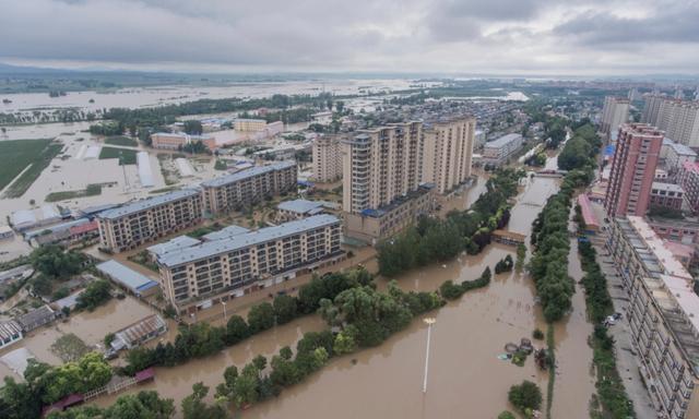 Nước lũ bao phủ huyện Duyên Thọ thuộc Cáp Nhĩ Tân ở phía đông bắc tỉnh Hắc Long Giang, Trung Quốc, hôm 05/08/2023. (Ảnh: Gu Jingkun/Xinhua/AP)