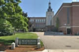 Trường Trung học Matignon ở Cambridge, Massachuset, vào tháng 07/2018. (Ảnh: Google Maps/ Ảnh chụp màn hình qua The Epoch Times)
