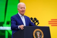 Tổng thống Joe Biden nói tại một cơ sở sản xuất của Arcosa Wind Towers Inc. ở Belen, New Mexico, hôm 09/08/2023. (Ảnh: Madalina Vasiliu/The Epoch Times)