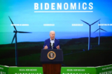 Tổng thống Joe Biden nói chuyện tại một cơ sở sản xuất của Arcosa Wind Towers Inc. ở Belen, New Mexico, hôm 09/08/2023. (Ảnh: Madalina Vasiliu/The Epoch Times)