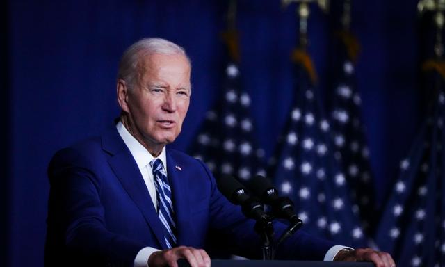 Tổng thống Joe Biden trình bày diễn văn đánh dấu kỷ niệm một năm ngày ông ký ban hành Đạo luật Hứa hẹn Giải quyết Toàn diện về Chất độc (PACT) tại Bệnh viện Cựu chiến binh George E. Wahlen ở thành phố Salt Lake, Utah, hôm 10/08/2023. (Ảnh: Madalina Vasiliu/The Epoch Times)