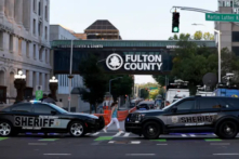 Cảnh sát Quận Fulton chặn một con đường phía trước Tòa án Quận Fulton ở Atlanta, Georgia, hôm 14/08/2023. (Ảnh: Joe Raedle/Getty Images)