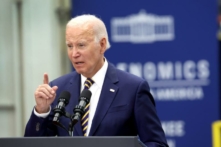 Tổng thống Joe Biden trình bày tại Milwaukee, Wisconsin, hôm 15/08/2023. (Ảnh: Scott Olson/Getty Images)