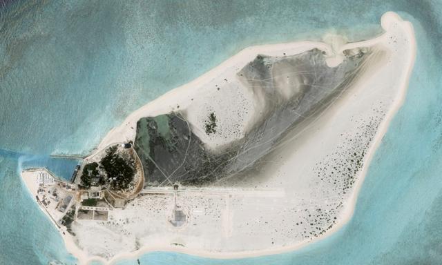 Một bức ảnh vệ tinh cho thấy Đảo Tri Tôn trong khu vực Biển Đông, hôm 15/08/2023. (Ảnh: Công ty vệ tinh Planet Labs PBC qua AP)