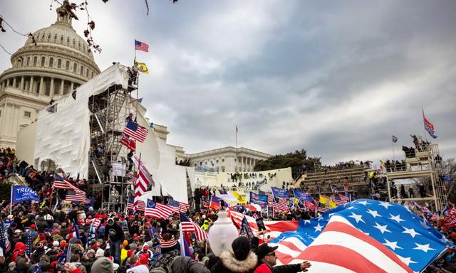Những người biểu tình đã đột phá vòng an ninh và tiến vào Điện Capitol vào ngày 06/01/2021, khi Quốc hội đang tranh luận về cuộc bầu cử tổng thống năm 2020. (Ảnh: Brent Stirton/Getty Images)