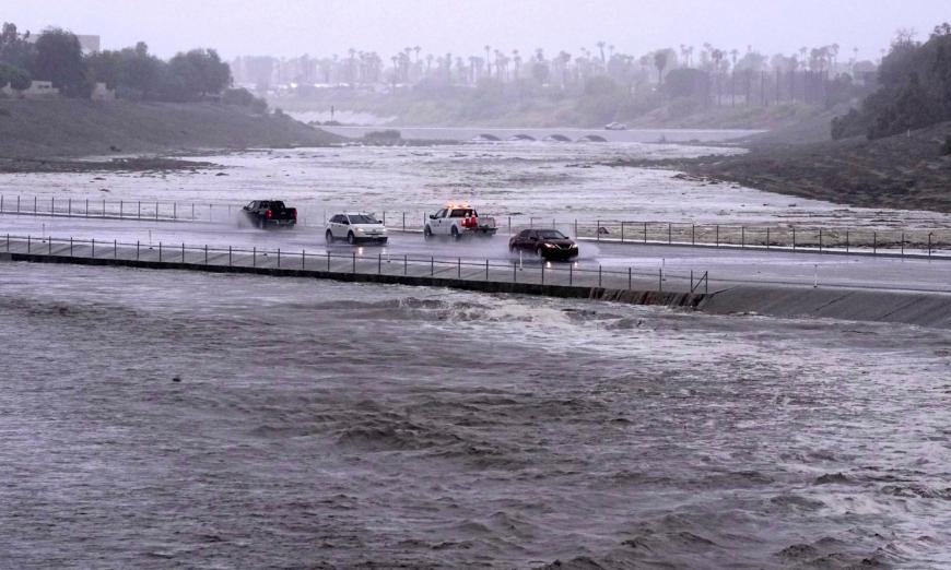 Bão Hilary đe dọa Oregon và Idaho sau khi trút nước xuống các sa mạc và gây ngập lụt đường phố ở California