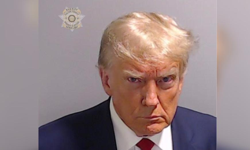 Hình chụp nhận dạng cựu Tổng thống Donald Trump khi ông đến ghi danh lý lịch và được tại ngoại hầu tra tại Nhà tù Quận Fulton ở Atlanta, Georgia, hôm 24/08/2023. (Ảnh: Văn phòng Cảnh sát trưởng Quận Fulton)