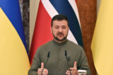 Tổng thống Ukraine Volodymyr Zelensky tổ chức một cuộc họp báo sau cuộc gặp với người đồng cấp Na Uy ở Kyiv, Ukraine, hôm 24/08/2023. (Ảnh: Sergei Chuzavkov/AFP qua Getty Images)