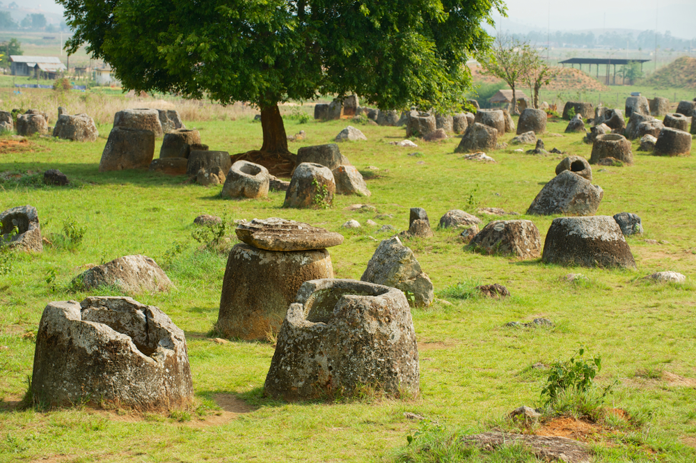 Cánh đồng Chum, một cảnh quan khảo cổ lâu đời nằm ở tỉnh Xiêng Khoảng, Lào. (Ảnh: Dmitry Chulov/Shutterstock)