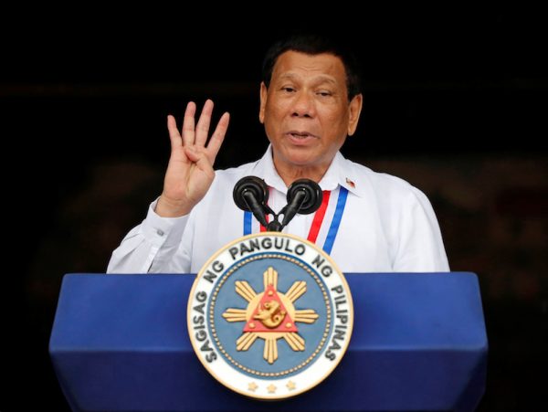 Tổng thống Philippines Rodrigo Duterte diễn thuyết trong lễ kỷ niệm Ngày Độc lập lần thứ 120 của Philippines tại Lăng Emilio Aguinaldo ở Kawit, Philippines, vào ngày 12/06/2018. (Ảnh: REUTERS/Erik De Castro)