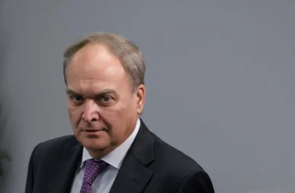 Ông Anatoly Antonov, đại sứ Nga tại Hoa Kỳ, đến dự một sự kiện ở Hoa Thịnh Đốn (Ảnh: Mandel Ngân/AFP via Getty Images)