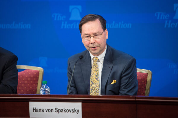 Ông Hans von Spakovsky, thành viên cao cấp của Sáng kiến Cải tổ Luật Bầu cử của Quỹ Di sản tại một sự kiện ở Thủ đô Hoa Thịnh Đốn vào tháng 10/2017. (Ảnh: Benjamin Chasteen/The Epoch Times)