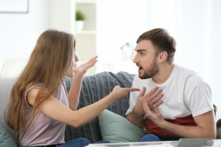 Nghiên cứu của chuyên gia Hoa Kỳ cho thấy, thái độ xem thường là thủ phạm lớn nhất phá hoại mối quan hệ hôn nhân. (Ảnh: Shutterstock)
