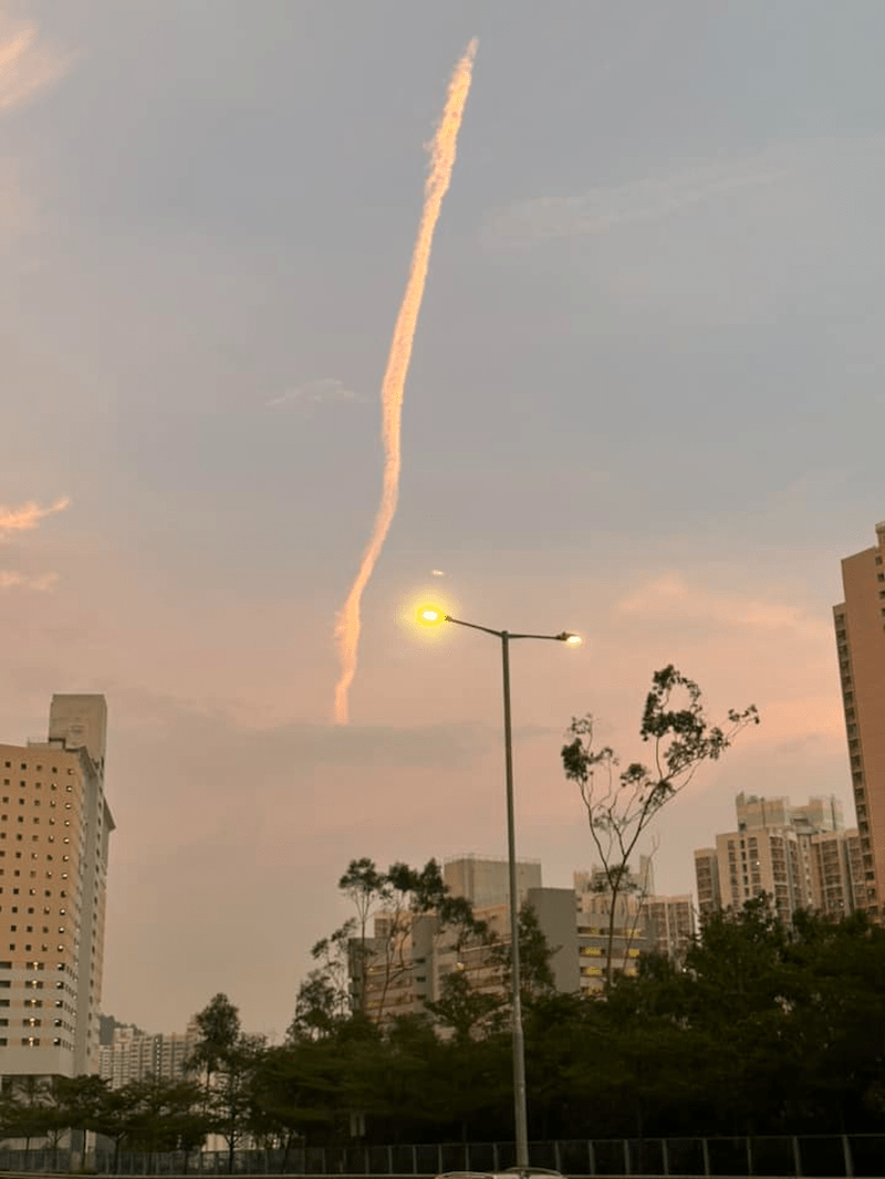 Trước khi siêu bão Haikui ập đến, dị tượng “đám mây hình rồng đỏ” xuất hiện trên bầu trời Hồng Kông hôm 04/09 làm dấy lên những cuộc thảo luận sôi nổi. (Ảnh từ Internet)