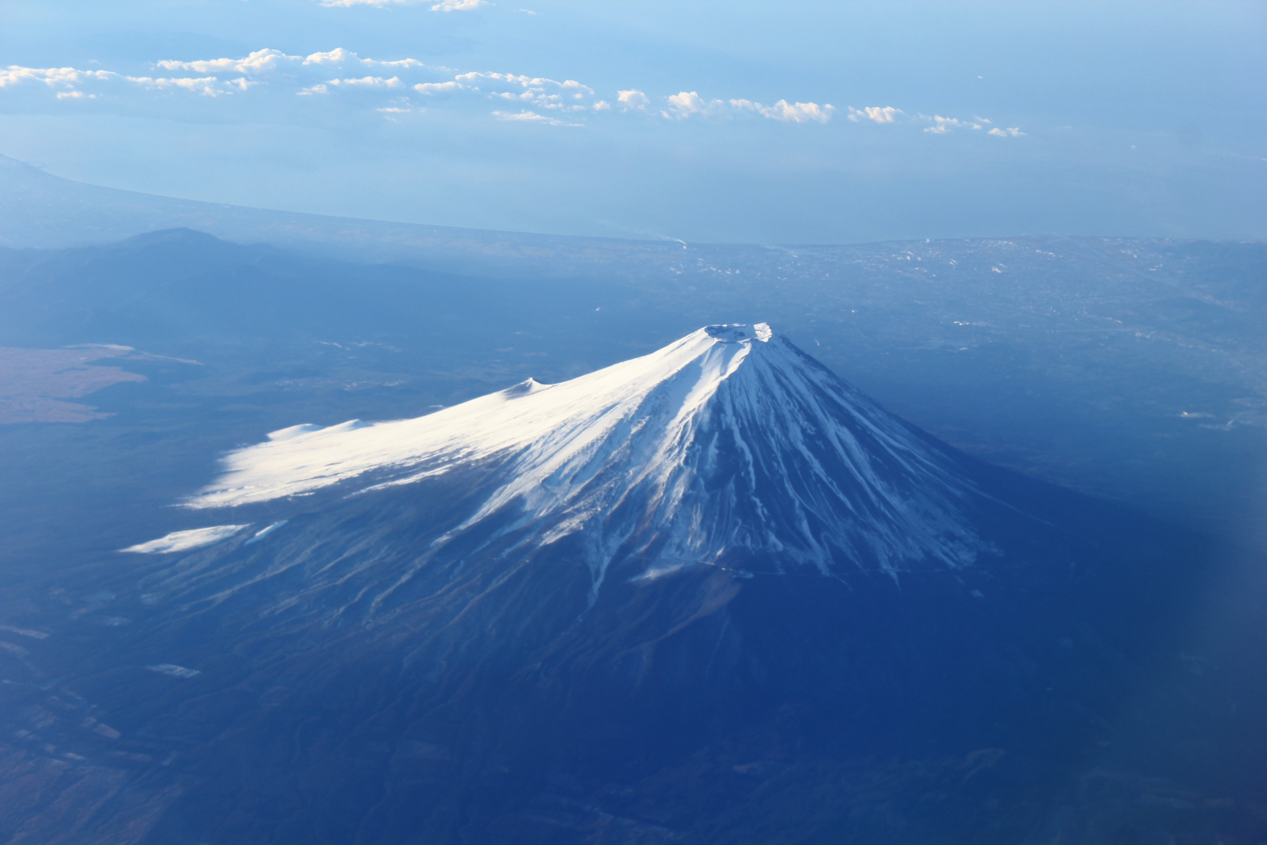 Ảnh chụp từ trên không của núi Phú Sĩ. (Ảnh: Shutterstock)