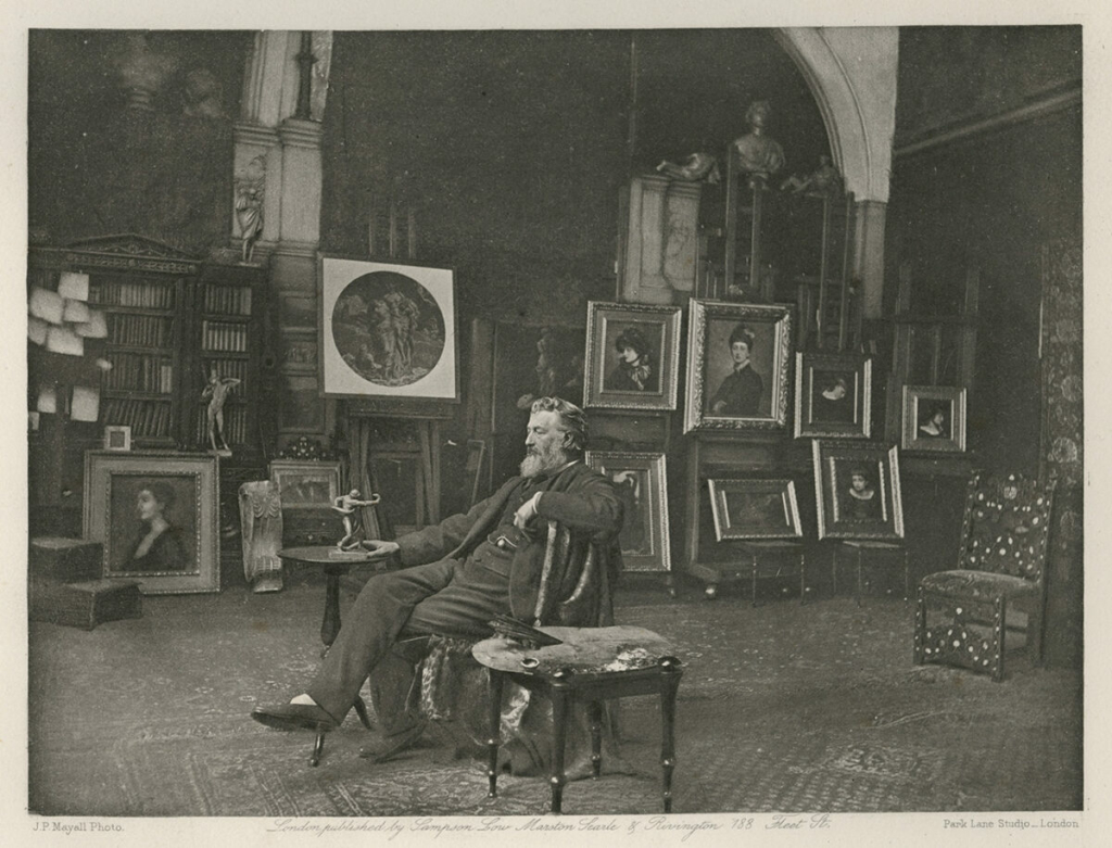 Bức ảnh chụp Nam tước Leighton tại xưởng vẽ trong dinh thự của ông ở Số 2 Đường Holland Park, năm 1894, do ông J. P. Mayall chụp. (Ảnh: Tài liệu công cộng)