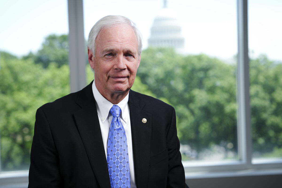 Thượng nghị sĩ Ron Johnson (Cộng Hòa-Wisconsin) nói tại Hoa Thịnh Đốn hôm 15/05/2023. (Ảnh: Madalina Vasiliu/The Epoch Times)