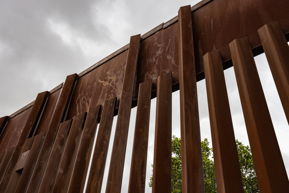 Một đoạn bức tường biên giới giữa Hoa Kỳ và Mexico trong một ảnh tư liệu. (Ảnh: John Fredricks/The Epoch Times)