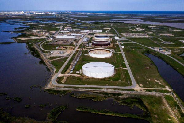 Khu dự trữ dầu khí chiến lược Bryan Mound, một cơ sở lưu trữ dầu, trong một bức ảnh chụp từ trên không ở Freeport, Texas, ngày 27/04/2020. (Ảnh: Adrees Latif/Reuters)