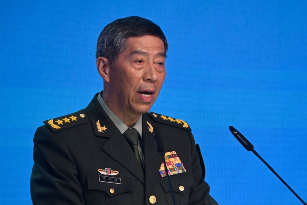 Bộ trưởng Quốc phòng Trung Quốc Lý Thượng Phúc có bài diễn thuyết trong Hội nghị Moscow về An ninh Quốc tế ở Kubinka, ngoại ô Moscow, hôm 15/08/2023. (Ảnh: Alexander Nemenov/AFP qua Getty Images)