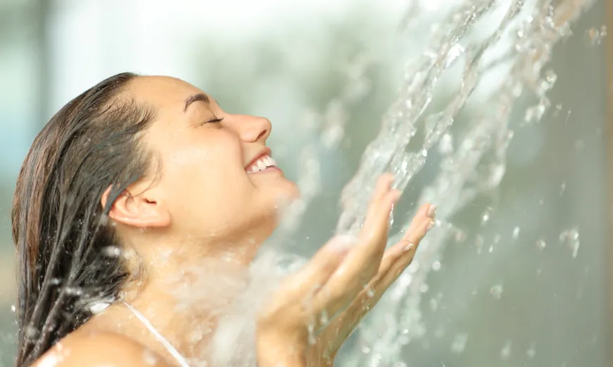 Tắm nước lạnh có thể tăng sức đề kháng, cải thiện trao đổi chất và thậm chí giúp bạn hạnh phúc hơn