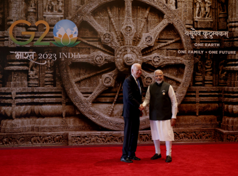 Thủ tướng Narendra Modi của Ấn Độ chào đón Tổng thống Hoa Kỳ Joe Biden tham dự Hội nghị thượng đỉnh Các nhà lãnh đạo G20 ở New Delhi, hôm 09/09/2023. (Ảnh: Dan Kitwood/Getty Images)