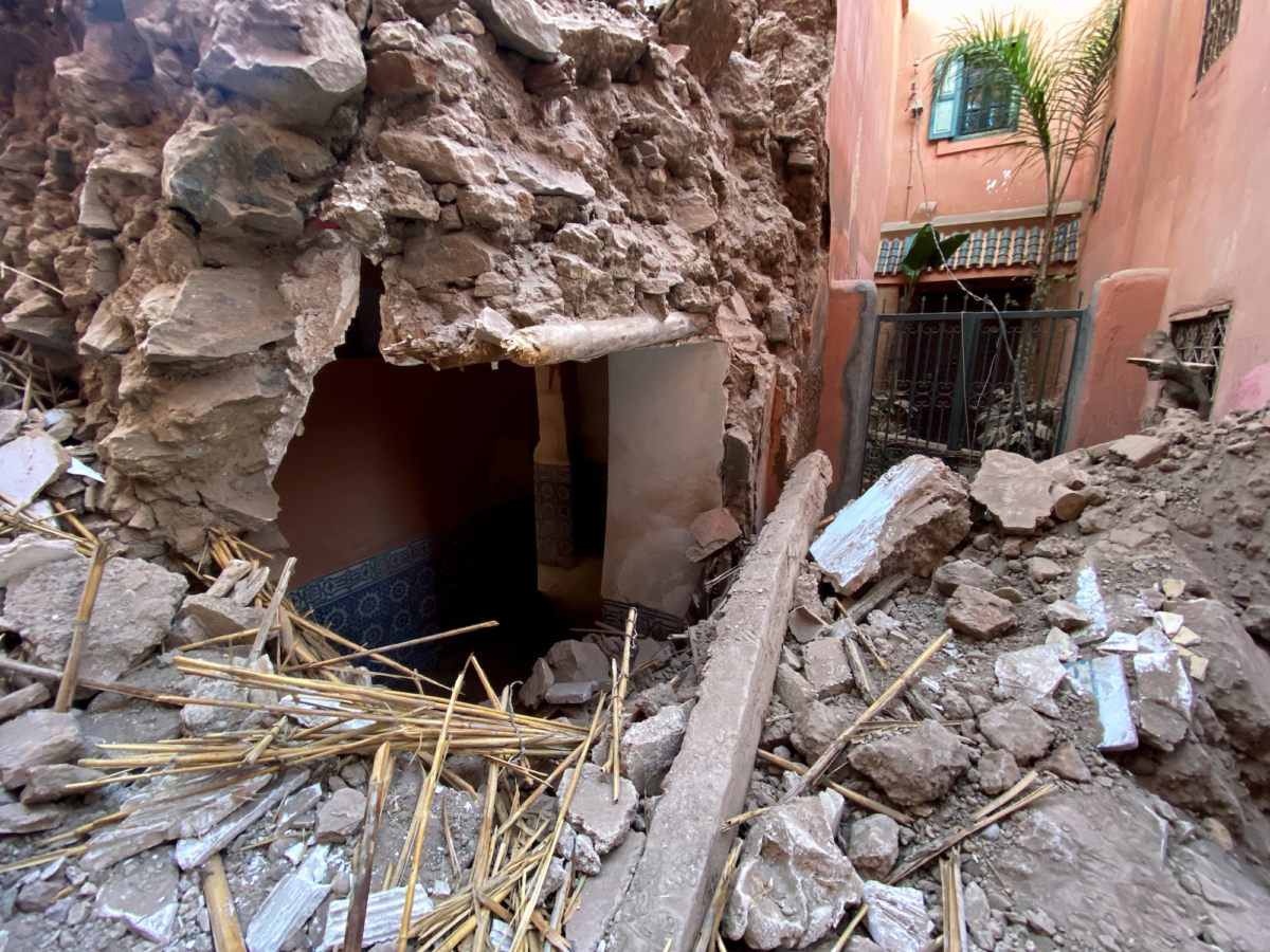 Một cảnh đổ nát ở thành phố lịch sử Marrakech, sau trận động đất mạnh ở Morocco, hôm 09/09/2023. (Ảnh: Abdelhak Balhaki/Reuters)